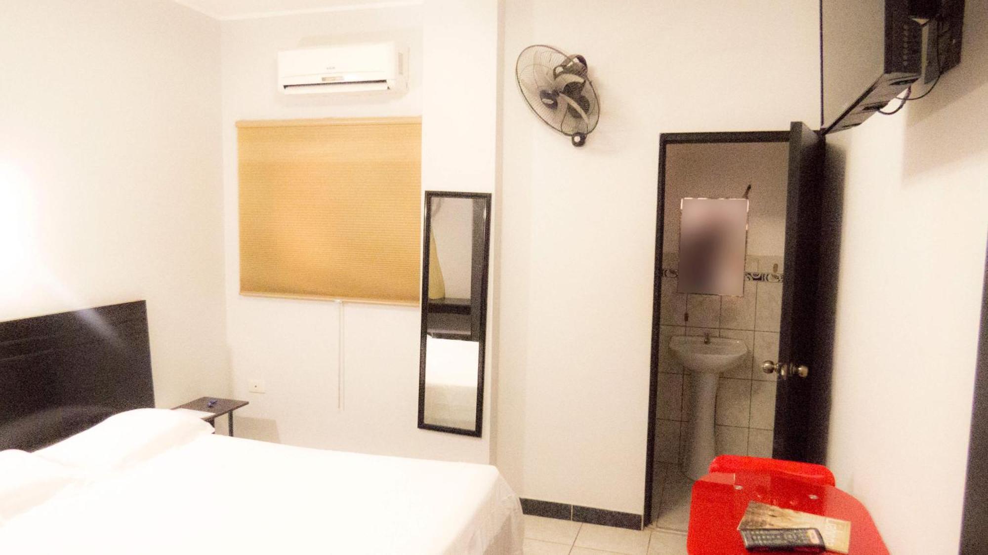Jer'S Hostal 通贝斯 外观 照片