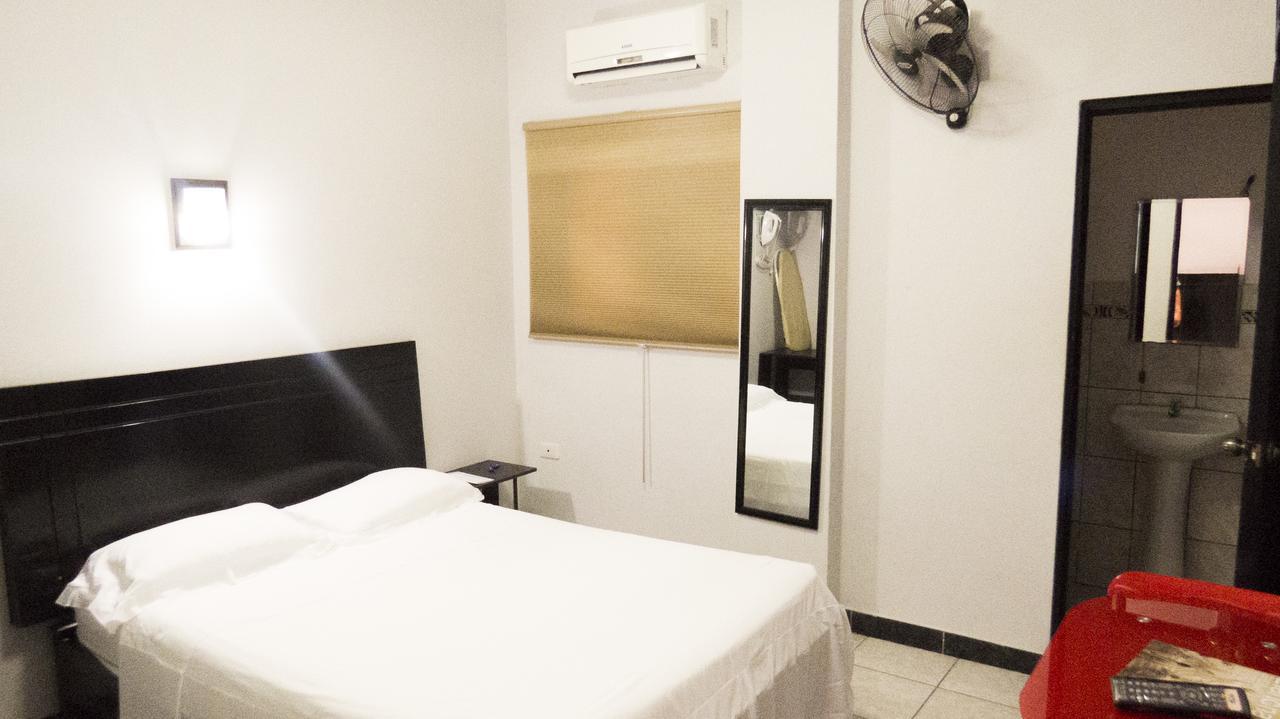 Jer'S Hostal 通贝斯 外观 照片