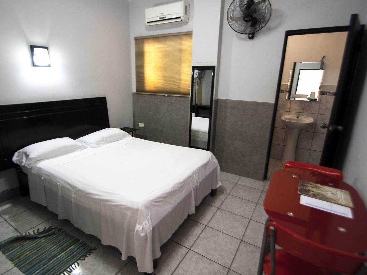 Jer'S Hostal 通贝斯 外观 照片