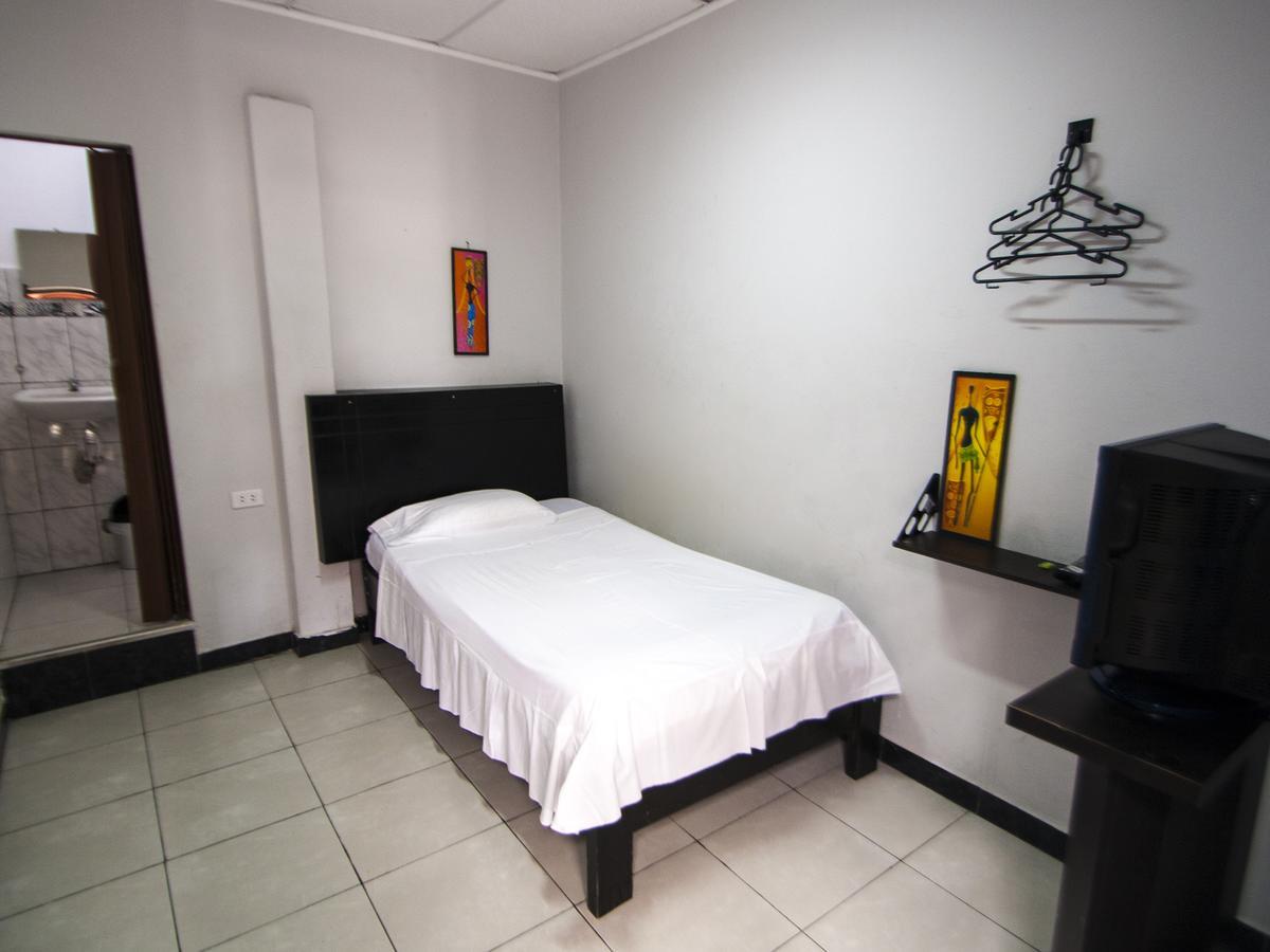 Jer'S Hostal 通贝斯 外观 照片